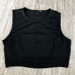 Black lulu crop size 6